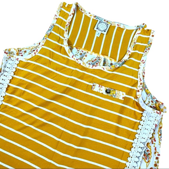 Tru Self size medium gold stripes, paisley sides & back, lace down front EUC - Picture 2 of 16